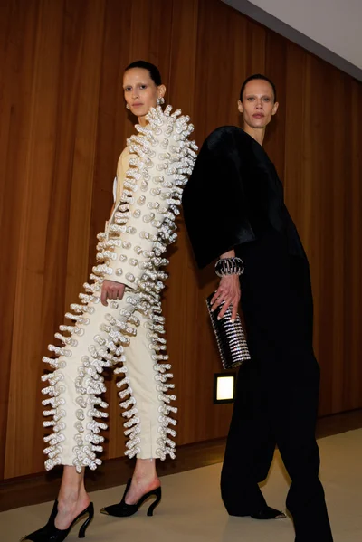 Look 10